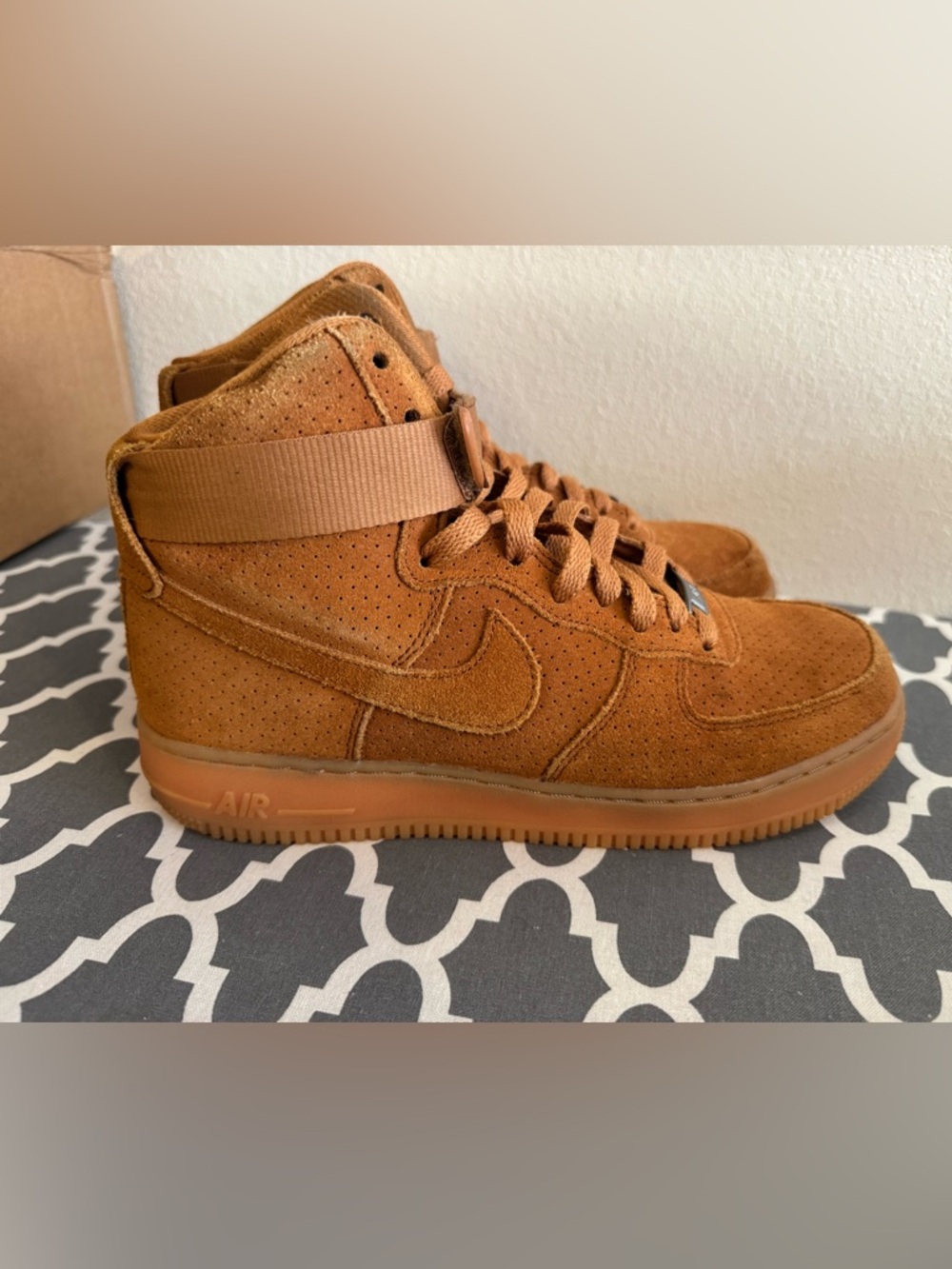 Nike Women’s High Top Sneakers Brown Suede